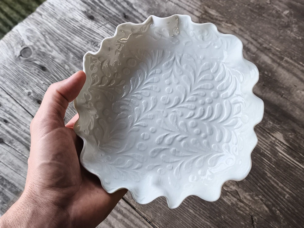 Ručne vyrábaná - Exkluzívna autorská porcelánová misa – biele zlato v jemnej reliéfnej podobe z pravého porcelánu