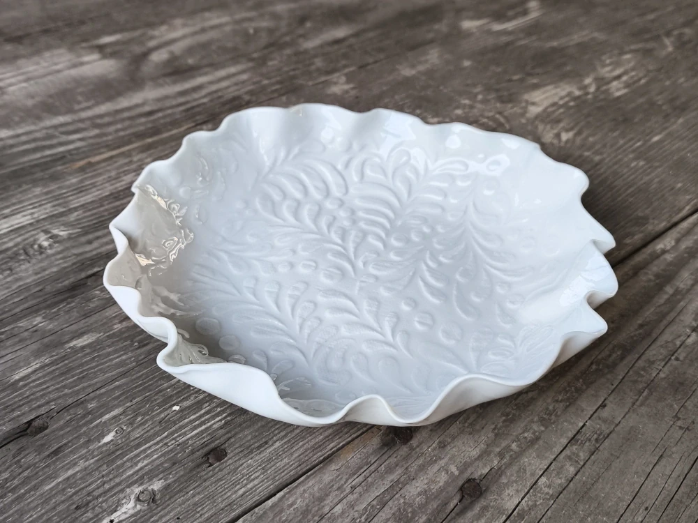 Ručne vyrábaná - Exkluzívna autorská porcelánová misa – biele zlato v jemnej reliéfnej podobe z pravého porcelánu