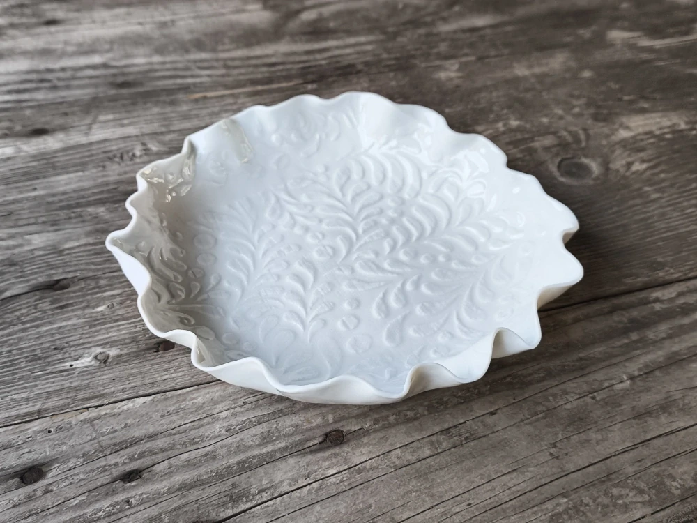 Ručne vyrábaná - Exkluzívna autorská porcelánová misa – biele zlato v jemnej reliéfnej podobe z pravého porcelánu