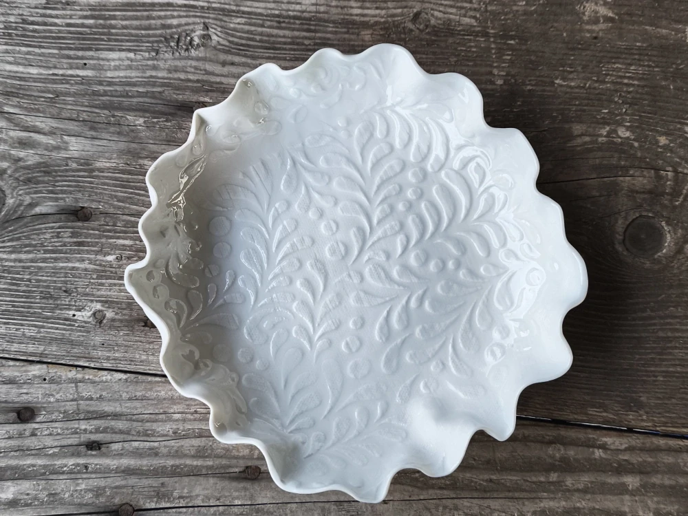 Ručne vyrábaná - Exkluzívna autorská porcelánová misa – biele zlato v jemnej reliéfnej podobe z pravého porcelánu